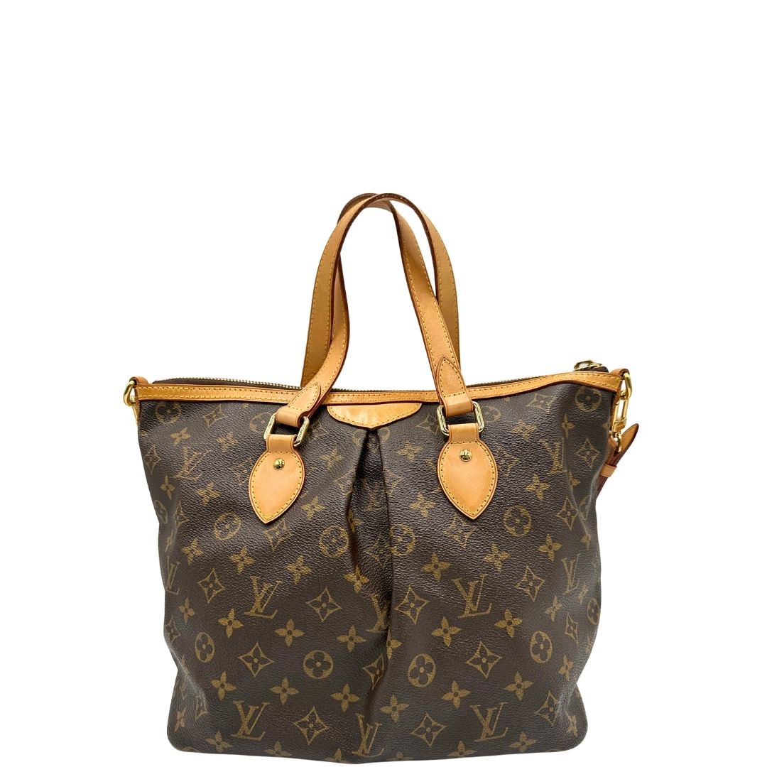 Retro di una borsa Louis Vuitton in canvas marrone monogram con parti metalliche dorate e finiture in vacchetta naturale; munita di una tracolla amovibile e regolabile e doppi manici. Indossabile a spalla oppure a mano.