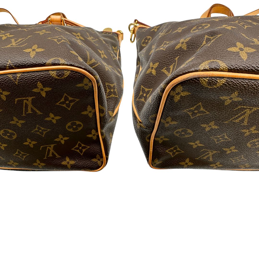 Angoli di una borsa Louis Vuitton in canvas marrone monogram con parti metalliche dorate e finiture in vacchetta naturale; munita di una tracolla amovibile e regolabile e doppi manici. Indossabile a spalla oppure a mano.