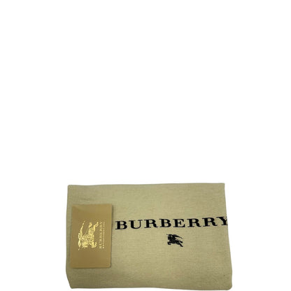 Dustbag di una borsa Burberry in canvas beige, motivo Burberry check, con dettagli e finiture in pelle marroni testa di moro, parti metalliche dorate. Munita di doppi manici leggermente regolabili, indossabile a spalla.