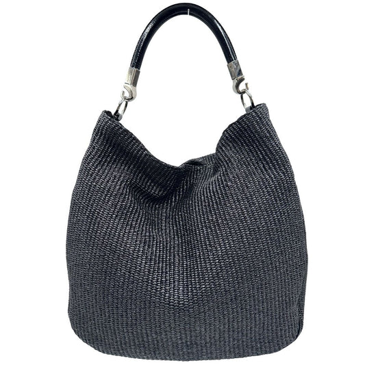 front Borsa Saint Laurent in rafia nera con finiture in pelle tono su tono verniciata e parti metalliche argentate; munita di un manico rigido, indossabile a spalla, di lusso, originale, ottime condizioni, usata. 
