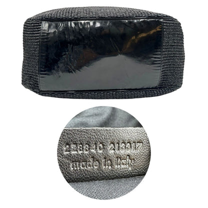 base Borsa Saint Laurent in rafia nera con finiture in pelle tono su tono verniciata e parti metalliche argentate; munita di un manico rigido, indossabile a spalla, di lusso, originale, ottime condizioni, usata. 