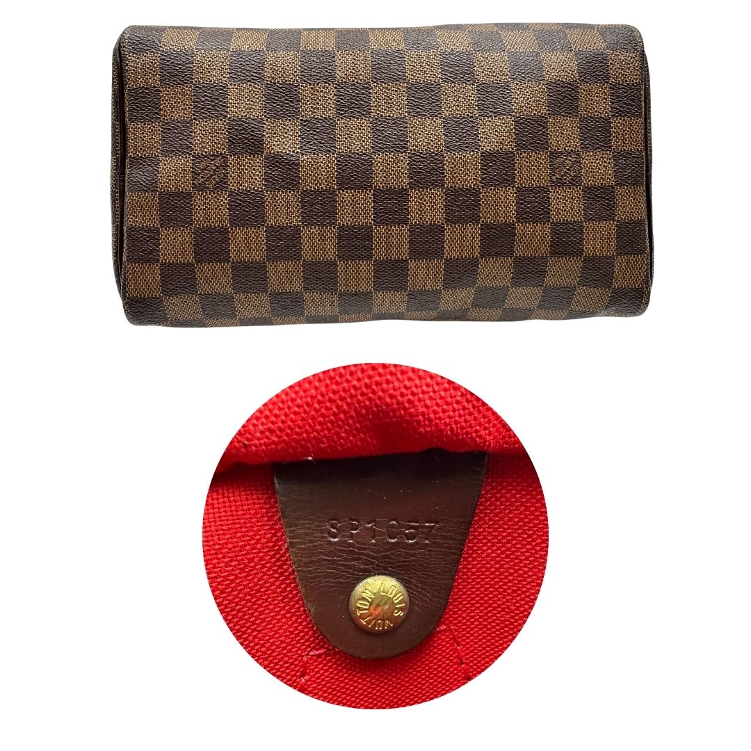 Base e codice di una borsa Louis Vuitton in canvas Damier Ébène con parti metalliche dorate; munita di doppi manici stondati, da portare a mano. Completo di scatola logata, lucchetto e chiavi.