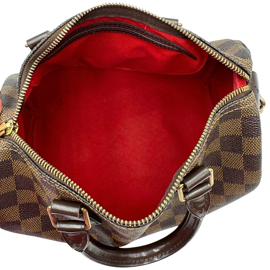 Interno di una borsa Louis Vuitton in canvas Damier Ébène con parti metalliche dorate; munita di doppi manici stondati, da portare a mano. Completo di scatola logata, lucchetto e chiavi.