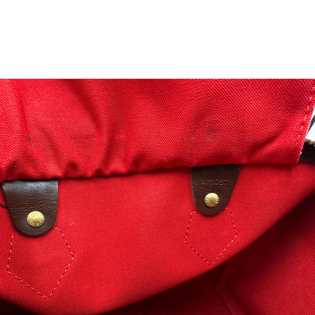 Interno di una borsa Louis Vuitton in canvas Damier Ébène con parti metalliche dorate; munita di doppi manici stondati, da portare a mano. Completo di scatola logata, lucchetto e chiavi.