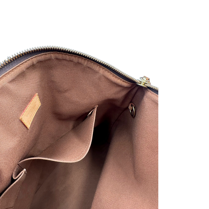 Interno di una Borsa Louis Vuitton in canvas marrone monogram con finiture in vacchetta naturale e parti metalliche dorate. Munita di doppi manici stondati. Completa di dustbag, lucchetto e chiavi. Originale, usata, di lusso, in ottime condizioni.