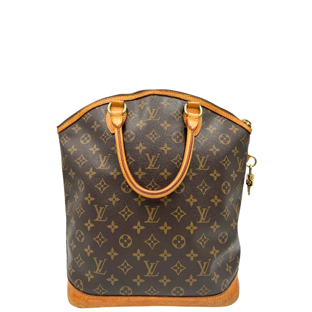 Retro di una Borsa Louis Vuitton in canvas marrone monogram con finiture in vacchetta naturale e parti metalliche dorate. Munita di doppi manici stondati. Completa di dustbag, lucchetto e chiavi. Originale, usata, di lusso, in ottime condizioni.