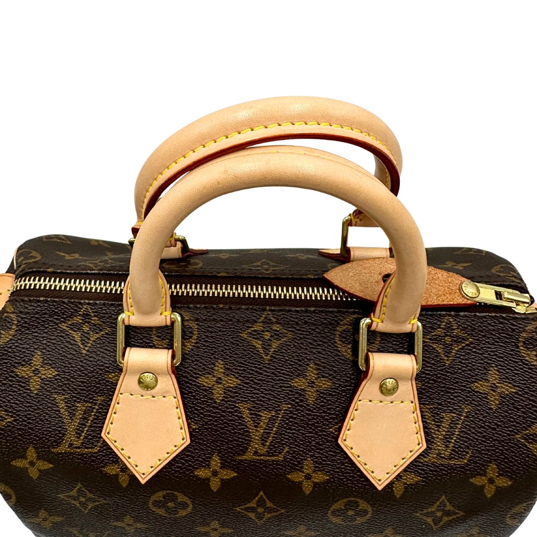 Manici di una borsa Louis Vuitton in canvas monogrammato con parti metalliche dorate; munita di doppi manici stondati, da portare a mano. Completo di scatola, dustbag, lucchetto e chiavi.