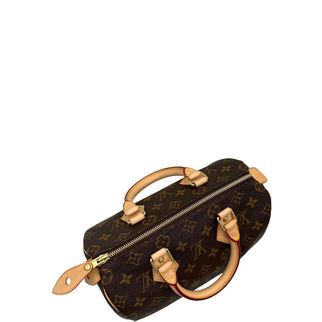 Chiusura di una borsa Louis Vuitton in canvas monogrammato con parti metalliche dorate; munita di doppi manici stondati, da portare a mano. Completo di scatola, dustbag, lucchetto e chiavi.