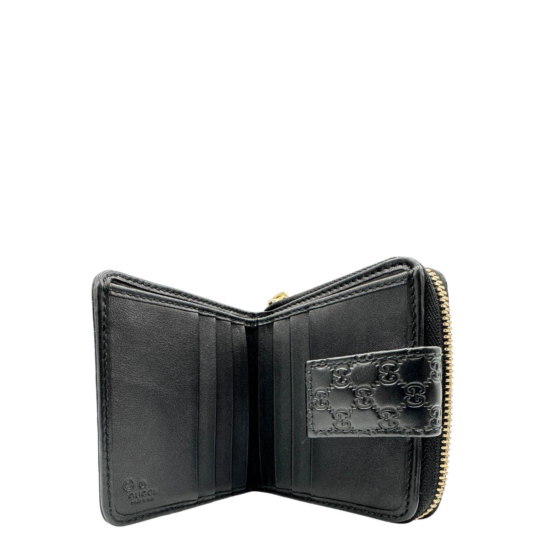 Interno di un Portafoglio Gucci in pelle nera GG con parti metalliche dorate. Completo di scatola. Originale, usato, di lusso, in ottime condizioni.