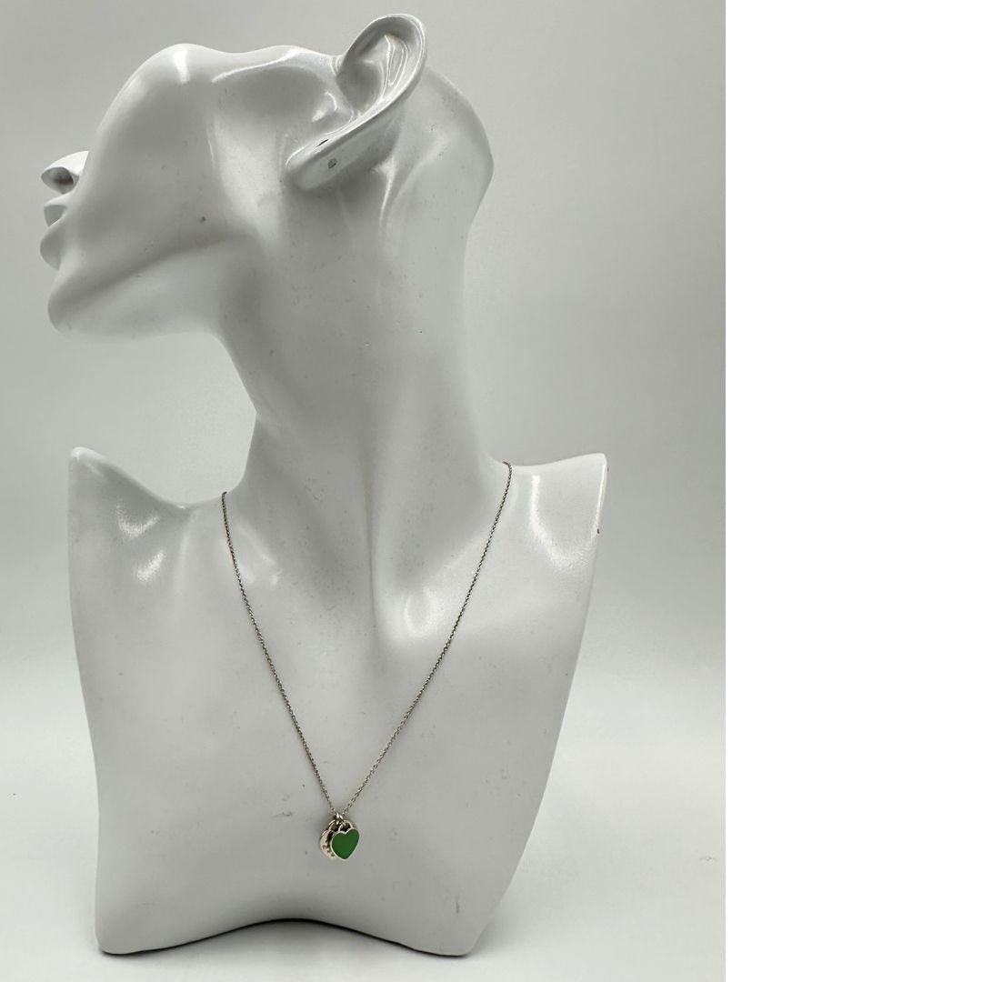 Collana Tiffany&Co. della collezione Return To Tiffany in argento 925 con doppio ciondolo cuore. Completa di scatola e sacchetto.