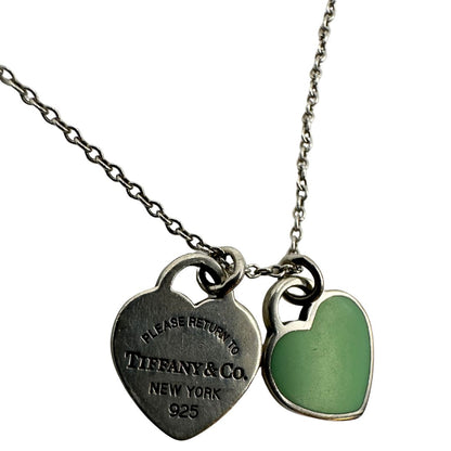 Collana Tiffany&Co. della collezione Return To Tiffany in argento 925 con doppio ciondolo cuore. Completa di scatola e sacchetto.