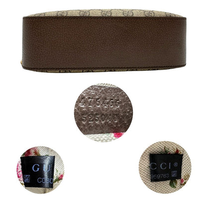 Base e codice di una borsa Gucci Neo Vintage in canvas beige GG Supreme con finiture in pelle marrone e parti metalliche dorate. Munita di una tracolla in tessuto Web verde e rosso, con dettagli in pelle gialla. Rifinita con logo lettering sul front e testa di tigre decorativa. Completa di dustbag.