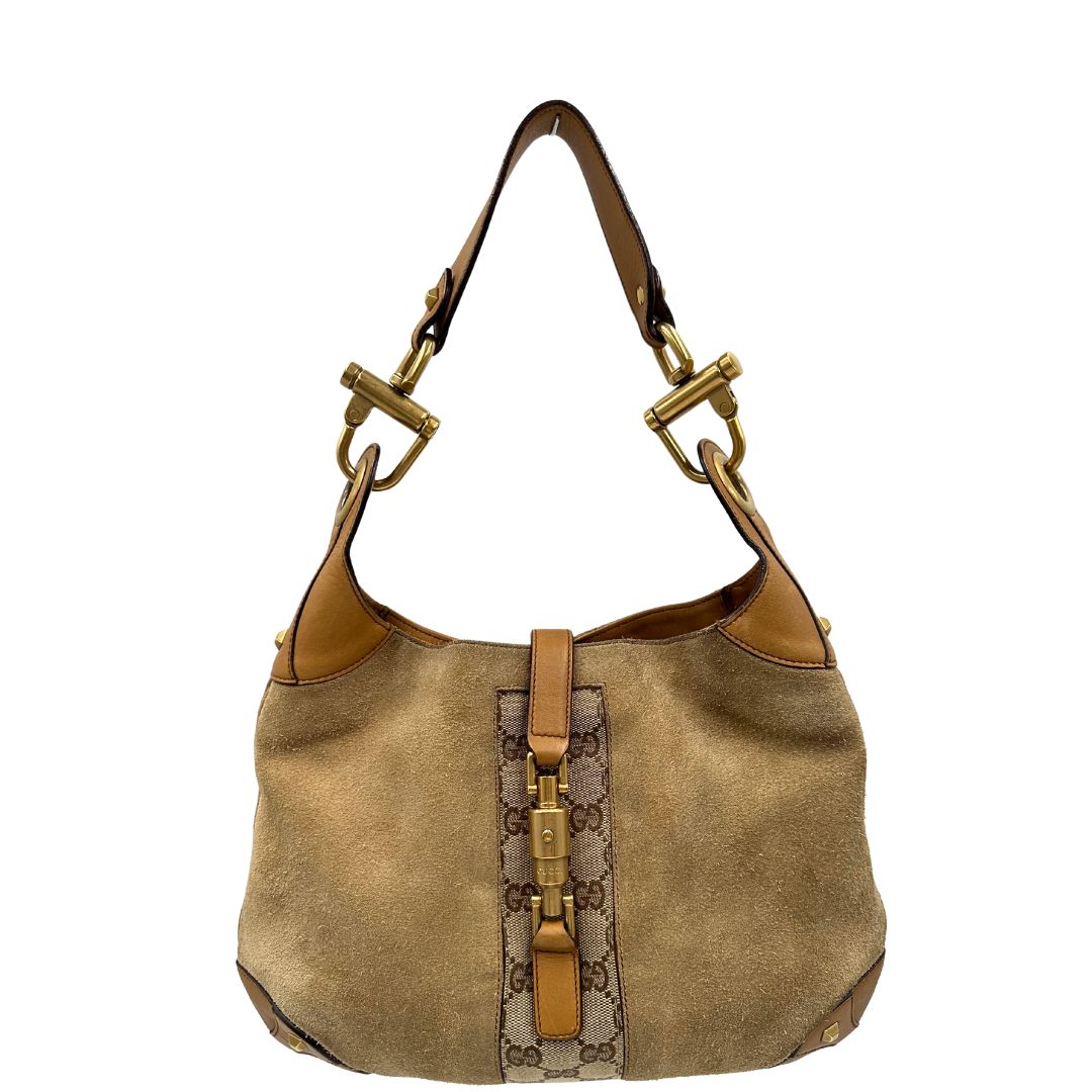front Borsa Gucci scamosciata beige con finiture in pelle color cammello, dettagli in tessuto GG e parti metalliche dorate; munita di un manico singolo, indossabile a spalla. Completa di dustbag, di lusso, originale, ottime condizioni, usata. 