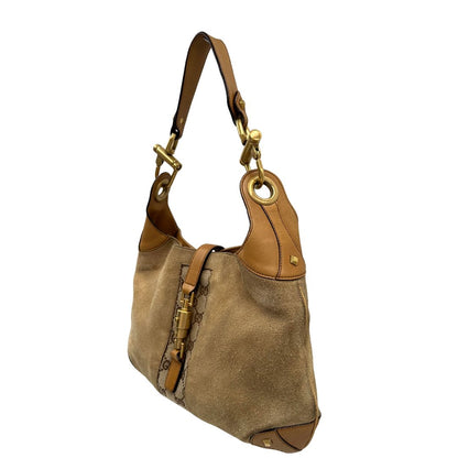 lato Borsa Gucci scamosciata beige con finiture in pelle color cammello, dettagli in tessuto GG e parti metalliche dorate; munita di un manico singolo, indossabile a spalla. Completa di dustbag, di lusso, originale, ottime condizioni, usata.