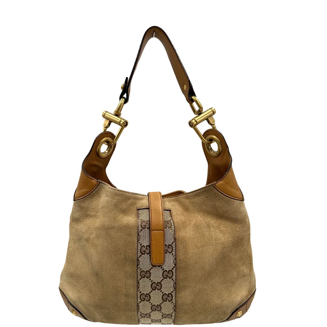 retro Borsa Gucci scamosciata beige con finiture in pelle color cammello, dettagli in tessuto GG e parti metalliche dorate; munita di un manico singolo, indossabile a spalla. Completa di dustbag, di lusso, originale, ottime condizioni, usata. 