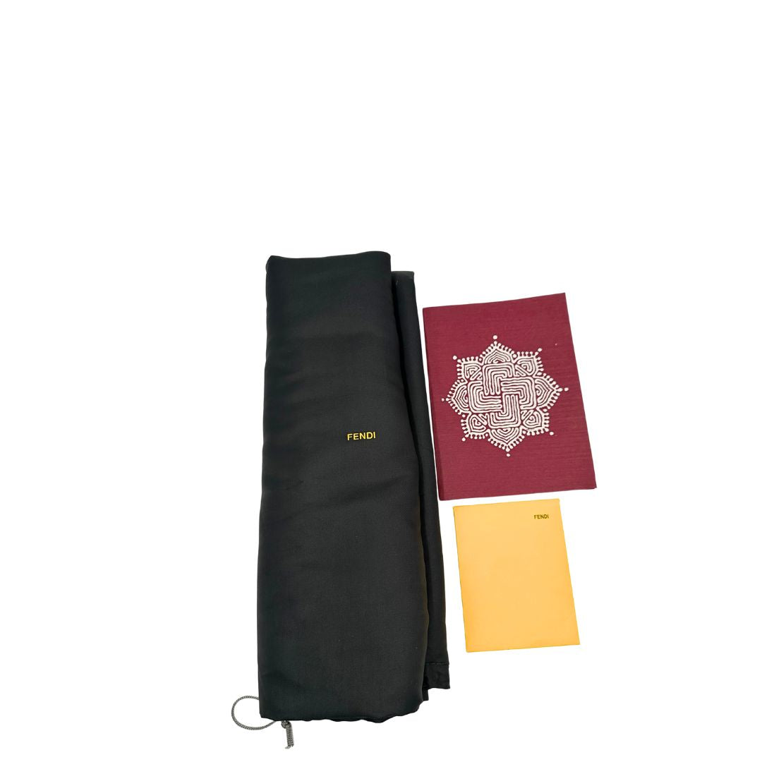 dustbag Borsa Fendi in canvas color tabacco trama Zucca camouflage; munita di doppi manici stondati, da portare a spalla. Completa di dustbag, di lusso, originale, ottime condizioni, usata. 