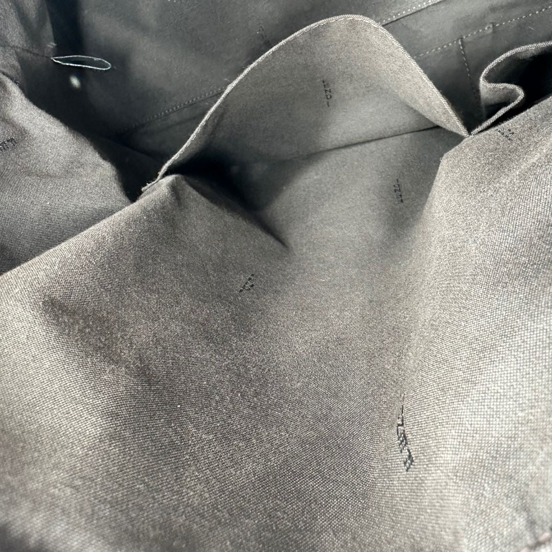 interno Borsa Fendi in canvas color tabacco trama Zucca camouflage; munita di doppi manici stondati, da portare a spalla. Completa di dustbag, di lusso, originale, ottime condizioni, usata. 