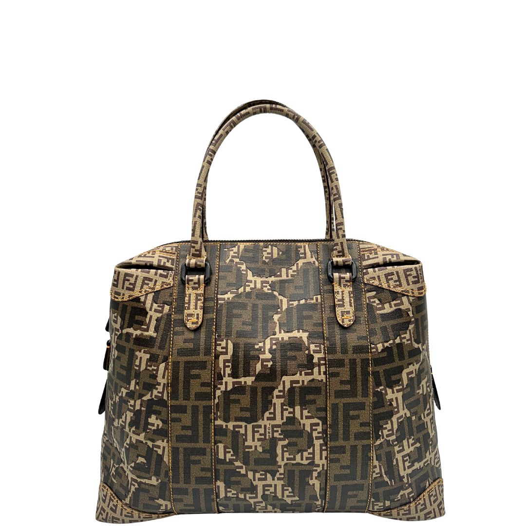 front Borsa Fendi in canvas color tabacco trama Zucca camouflage; munita di doppi manici stondati, da portare a spalla. Completa di dustbag, di lusso, originale, ottime condizioni, usata.