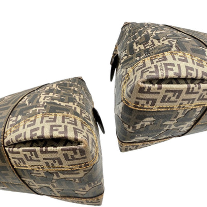 angoli Borsa Fendi in canvas color tabacco trama Zucca camouflage; munita di doppi manici stondati, da portare a spalla. Completa di dustbag, di lusso, originale, ottime condizioni, usata. 