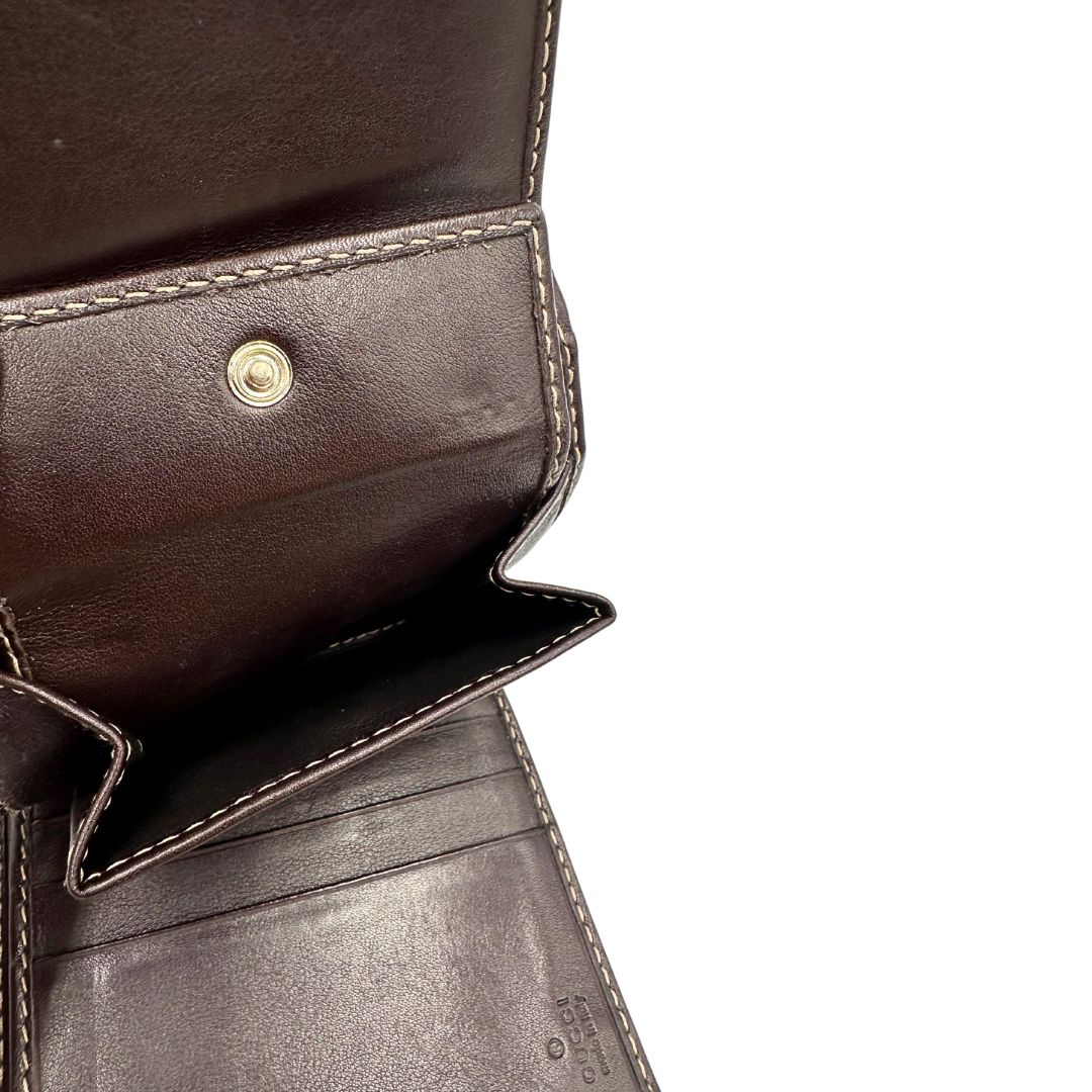 interno Portafoglio Gucci in tessuto beige GG con finiture in pelle marrone e parti metalliche dorate. Completo di busta e dustbag, di lusso, originale, ottime condizioni. 