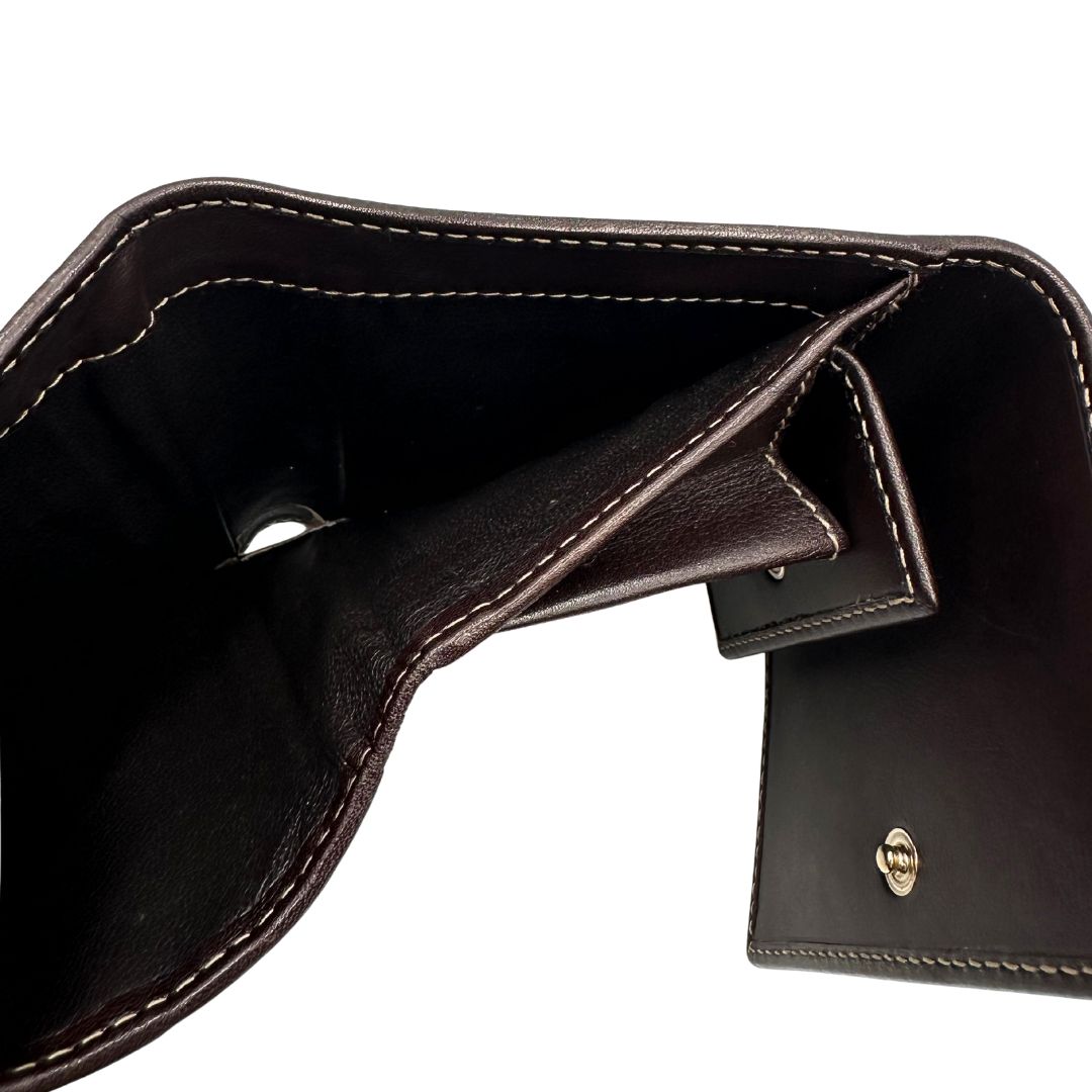 interno Portafoglio Gucci in tessuto beige GG con finiture in pelle marrone e parti metalliche dorate. Completo di busta e dustbag, di lusso, originale, ottime condizioni. 