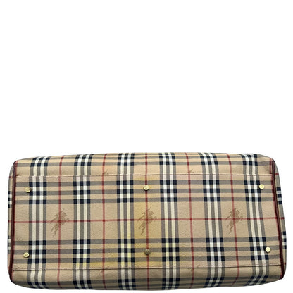 base Borsone Burberry in canvas trama tartan con finiture in pelle marroni e parti metalliche dorate; munito di doppi manici stondati e una tracolla amovibile. Completo di lucchetto e chiavi, di lusso, originale, ottime condizioni. 