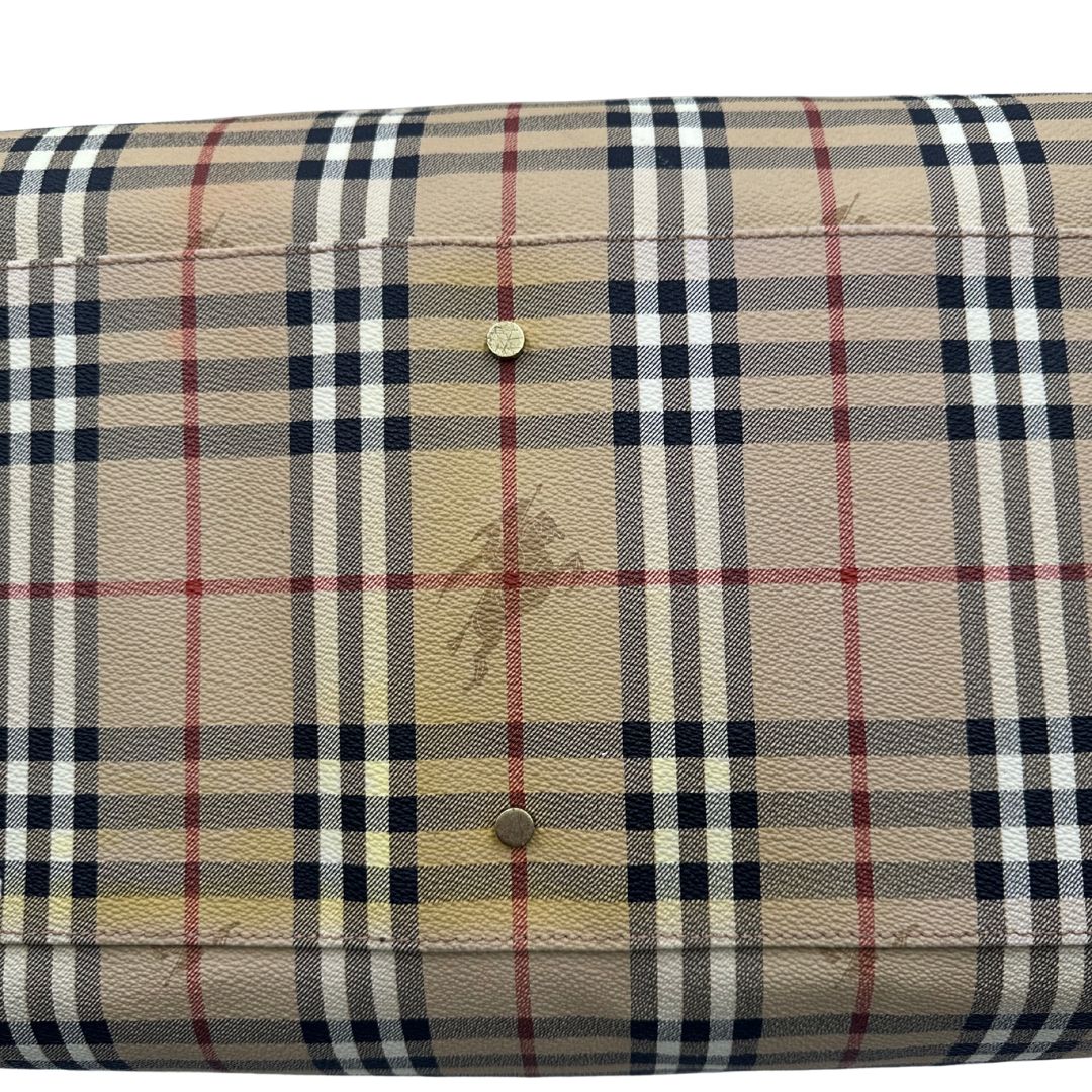 base  Borsone Burberry in canvas trama tartan con finiture in pelle marroni e parti metalliche dorate; munito di doppi manici stondati e una tracolla amovibile. Completo di lucchetto e chiavi, di lusso, originale, ottime condizioni.