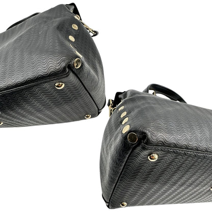 Angoli di una borsa Zanellato in pelle nera trama Blandine con parti metalliche oro chiaro; munita di un manico singolo e una tracolla amovibile e regolabile. Completa di dustbag.