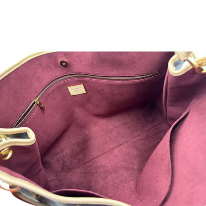 interno Borsa L.V. in canvas marrone monogram con finiture in vacchetta naturale e parti metalliche dorate; munita di un manico singolo stondato e intrecciato, indossabile a spalla. Completa di corredo, di lusso, originale, ottime condizioni.