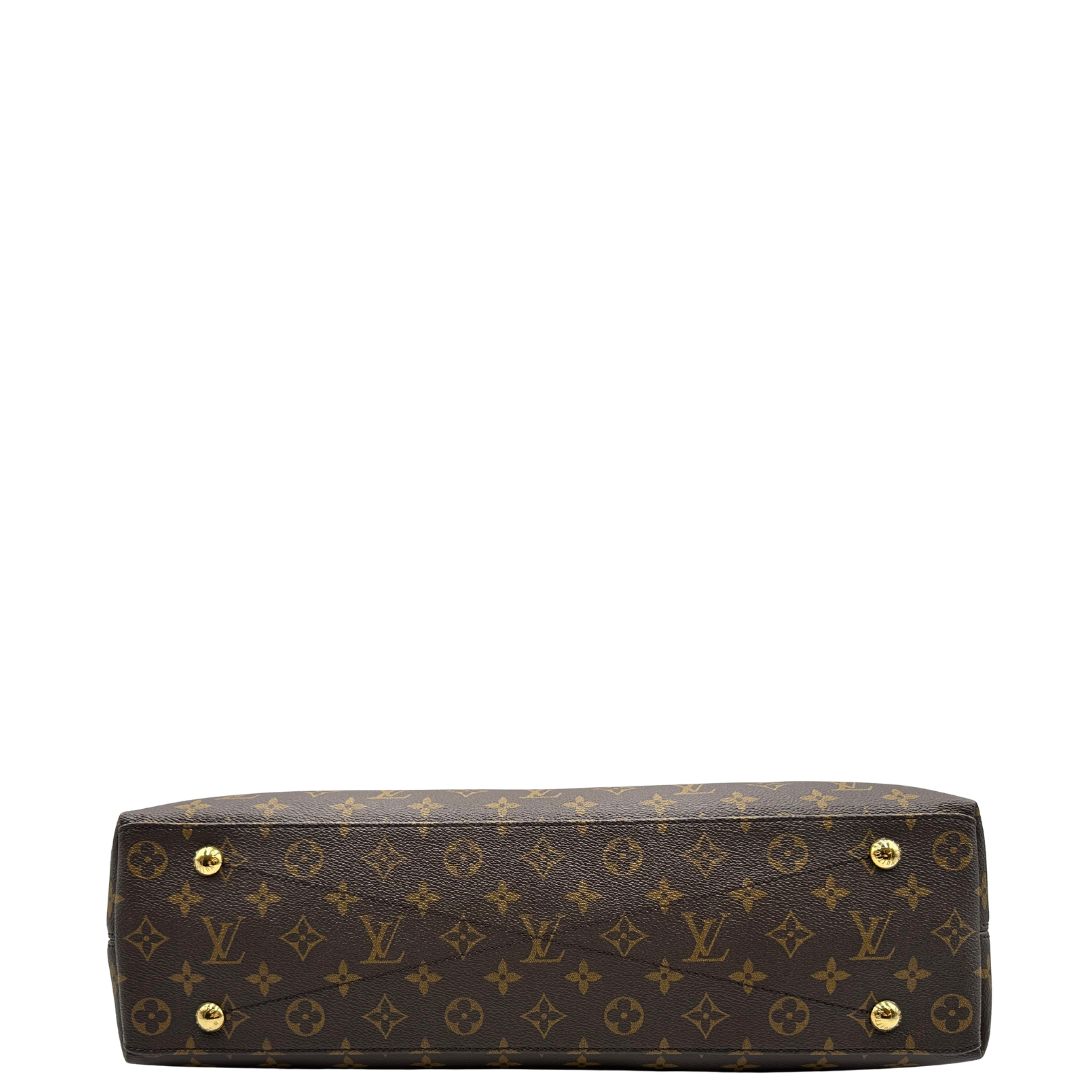 base Borsa L.V. in canvas marrone monogram con finiture in vacchetta naturale e parti metalliche dorate; munita di un manico singolo stondato e intrecciato, indossabile a spalla. Completa di corredo, di lusso, originale, ottime condizioni. 