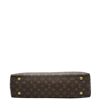 base Borsa L.V. in canvas marrone monogram con finiture in vacchetta naturale e parti metalliche dorate; munita di un manico singolo stondato e intrecciato, indossabile a spalla. Completa di corredo, di lusso, originale, ottime condizioni. 