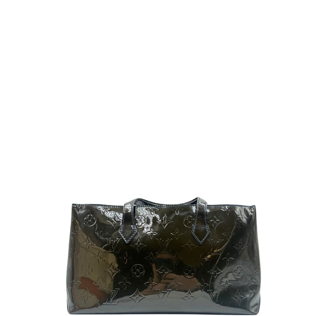 retro Borsa Louis Vuitton in pelle verniciata marrone con riflessi che tendono al verde e parti metalliche dorate; munita di doppi manici, da portare a mano. Completa di corredo, di lusso, originale, ottime condizioni, usata.