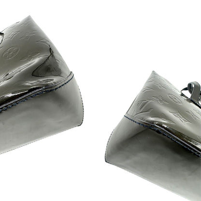 angoli Borsa Louis Vuitton in pelle verniciata marrone con riflessi che tendono al verde e parti metalliche dorate; munita di doppi manici, da portare a mano. Completa di corredo, di lusso, originale, ottime condizioni, usata. 