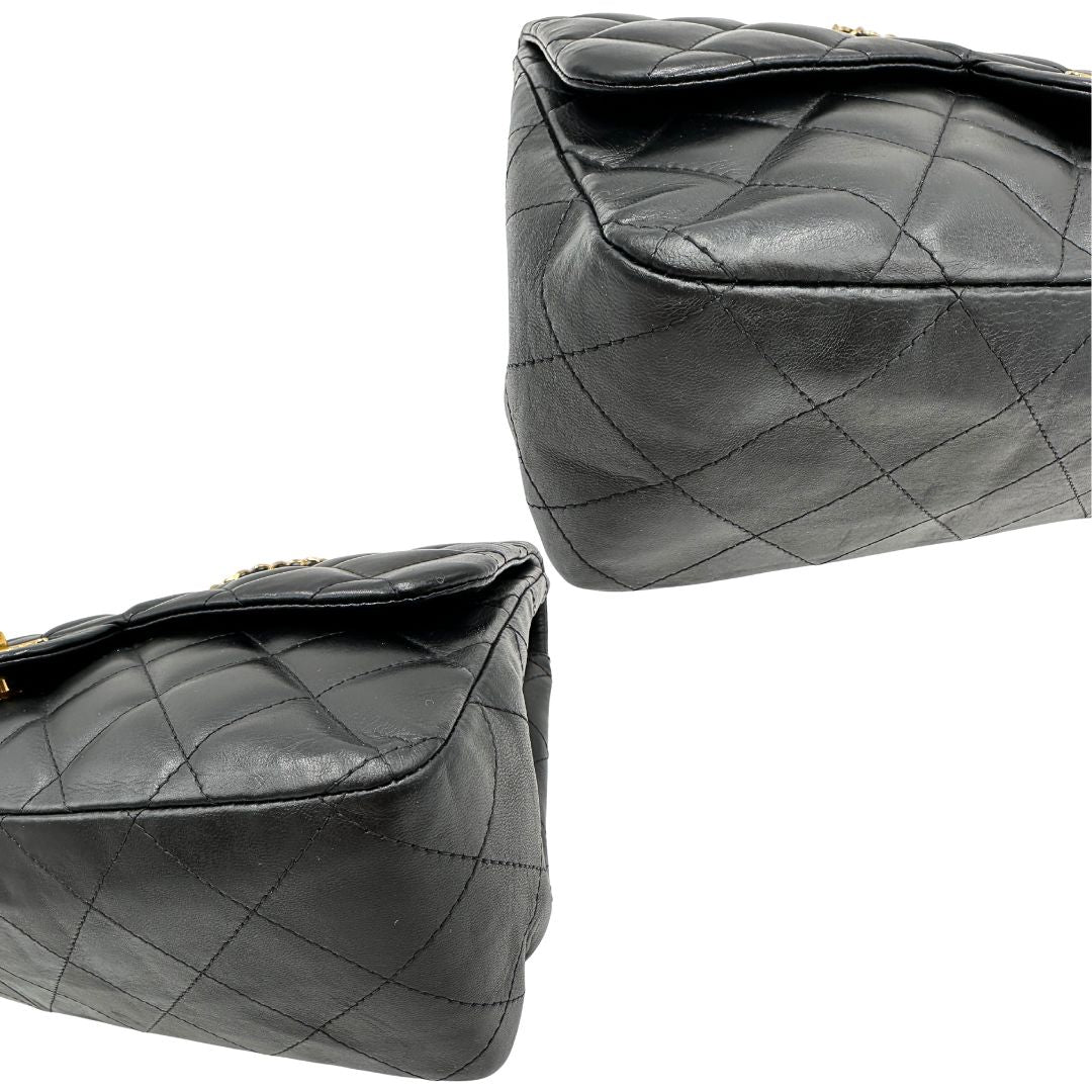 angoli Iconica Chanel Timeless Classique in pelle matelassé nera con tracolla scorrevole in catena e pelle intrecciate, con parti metalliche dorate. Completa di scatola e dustbag. Indossabile a spalla o a tracolla, di lusso, originale, ottime condizioni. 