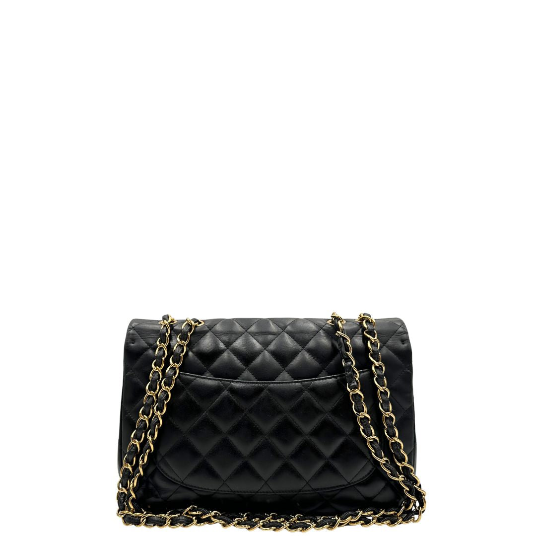 retro Iconica Chanel Timeless Classique in pelle matelassé nera con tracolla scorrevole in catena e pelle intrecciate, con parti metalliche dorate. Completa di scatola e dustbag. Indossabile a spalla o a tracolla, di lusso, originale, ottime condizioni. 