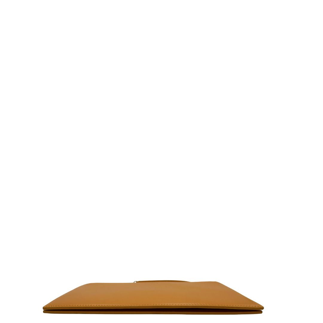 Base di una Borsa Saint Laurent in pelle color senape con parti metalliche dorate impreziosita di una tracolla in catena e spallaccio in pelle. Originale, usata, di lusso, in condizioni eccellenti .