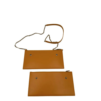 Borsa Saint Laurent in pelle color senape con parti metalliche dorate impreziosita di una tracolla in catena e spallaccio in pelle. Originale, usata, di lusso, in condizioni eccellenti .