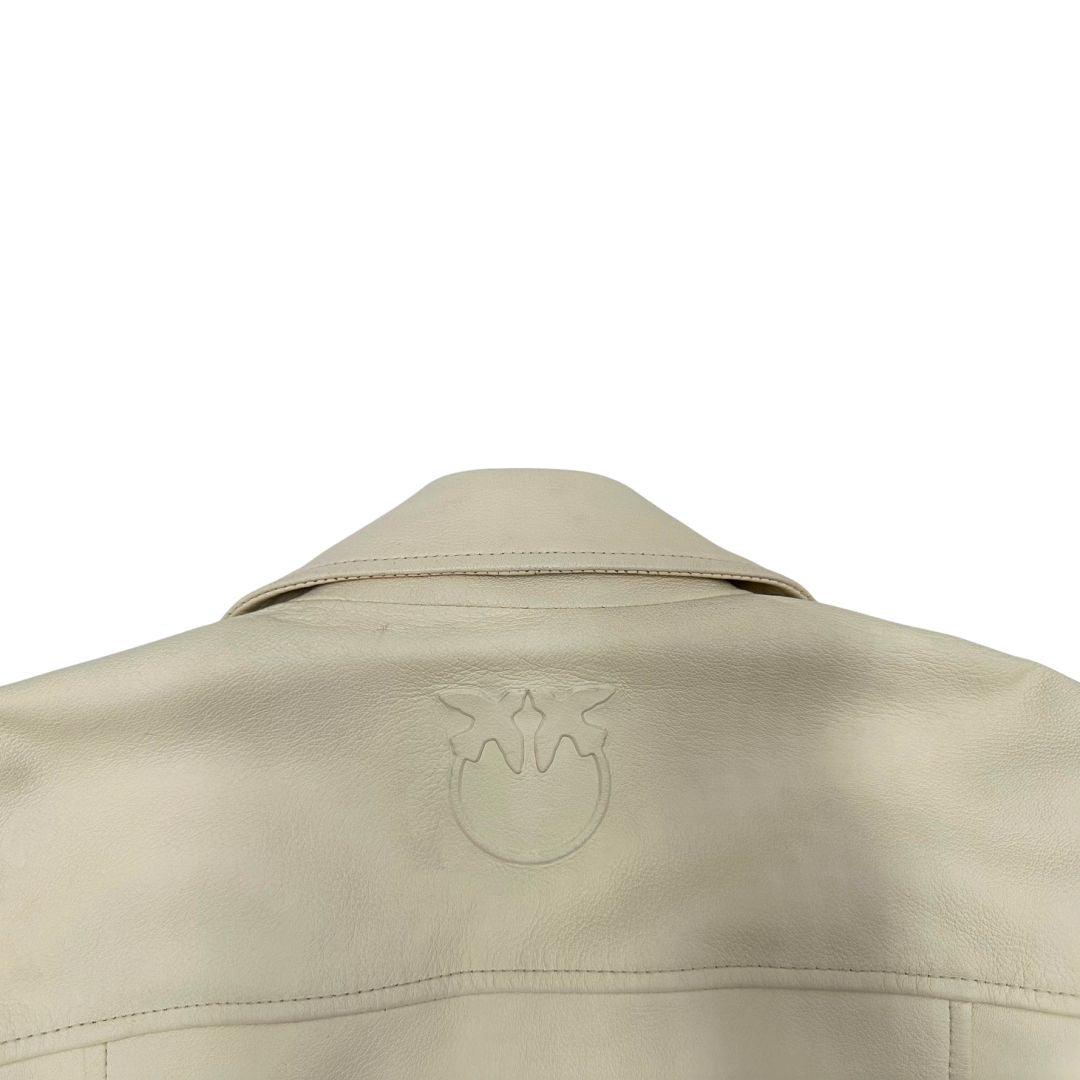 Giacca in 100% pelle Pinko bianco latte, con parti metalliche dorate, taglia 40.