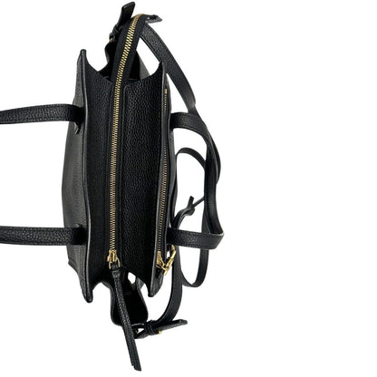 chiusura della Borsa Salvatore Ferragamo in pelle nera con parti metalliche dorate; munita di doppi manici e una tracolla, da portare a mano o a tracolla. Completa di dustbag, di lusso, originale, ottime condizioni, usata.  