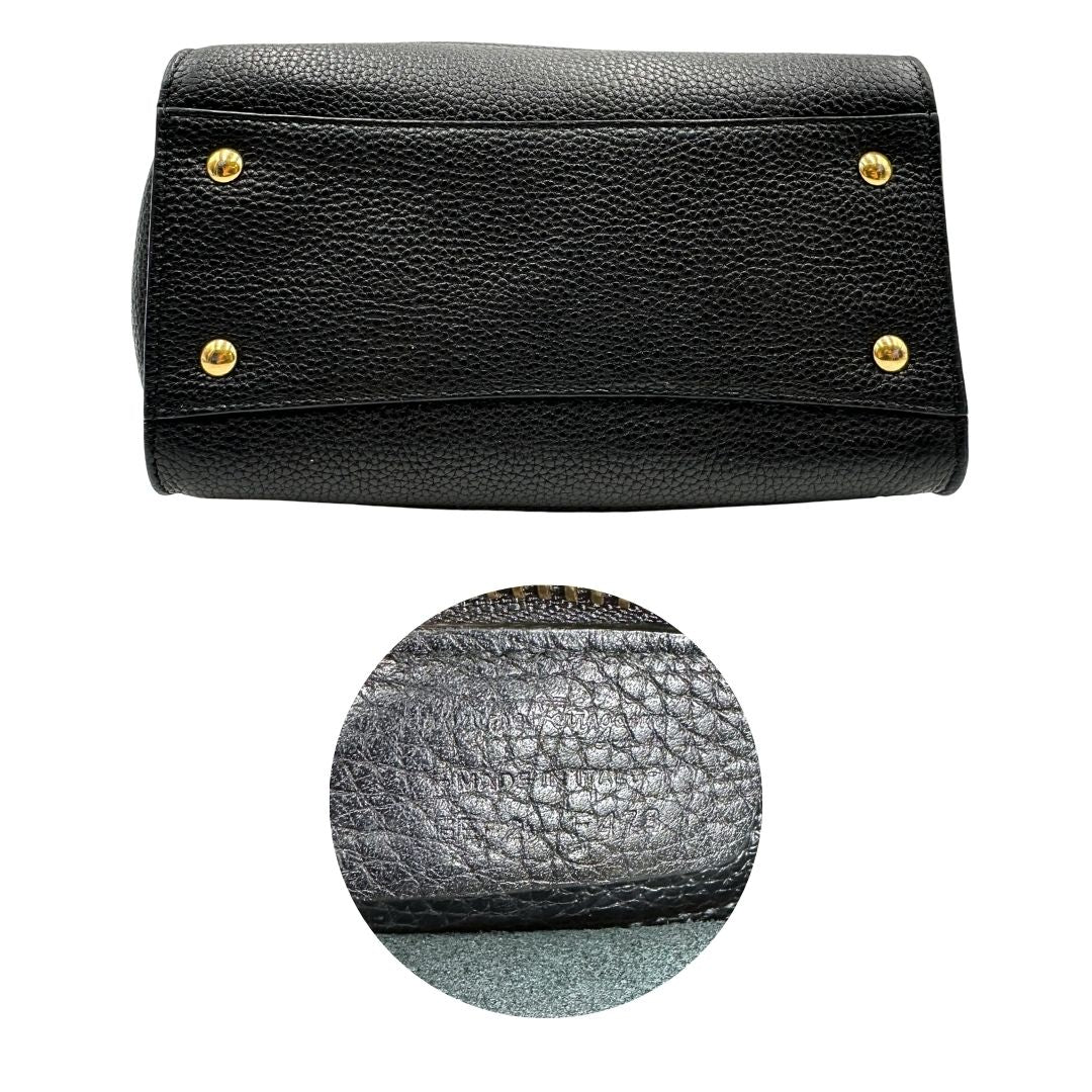 base e codice della Borsa Salvatore Ferragamo in pelle nera con parti metalliche dorate; munita di doppi manici e una tracolla, da portare a mano o a tracolla. Completa di dustbag, di lusso, originale, ottime condizioni, usata.  