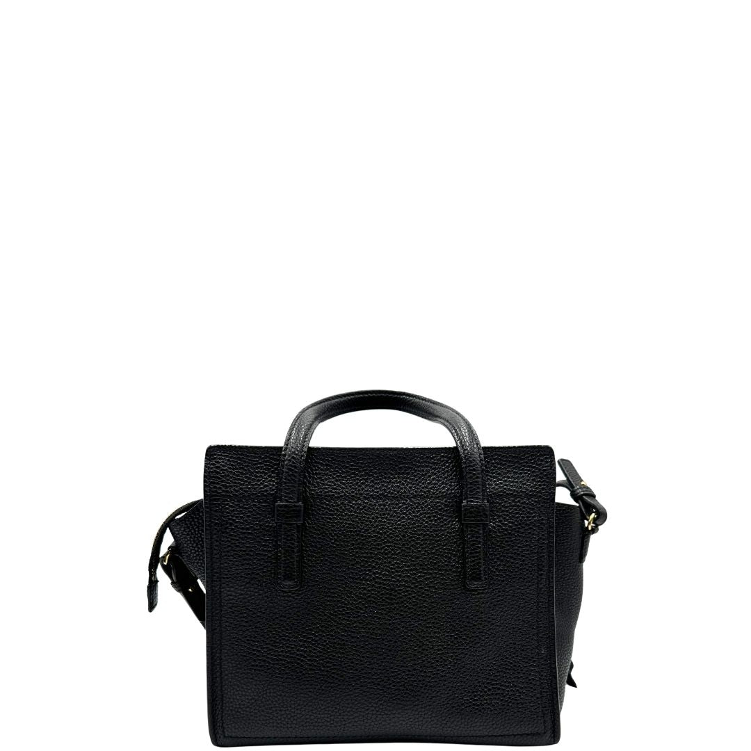 retro della Borsa Salvatore Ferragamo in pelle nera con parti metalliche dorate; munita di doppi manici e una tracolla, da portare a mano o a tracolla. Completa di dustbag, di lusso, originale, ottime condizioni, usata. 