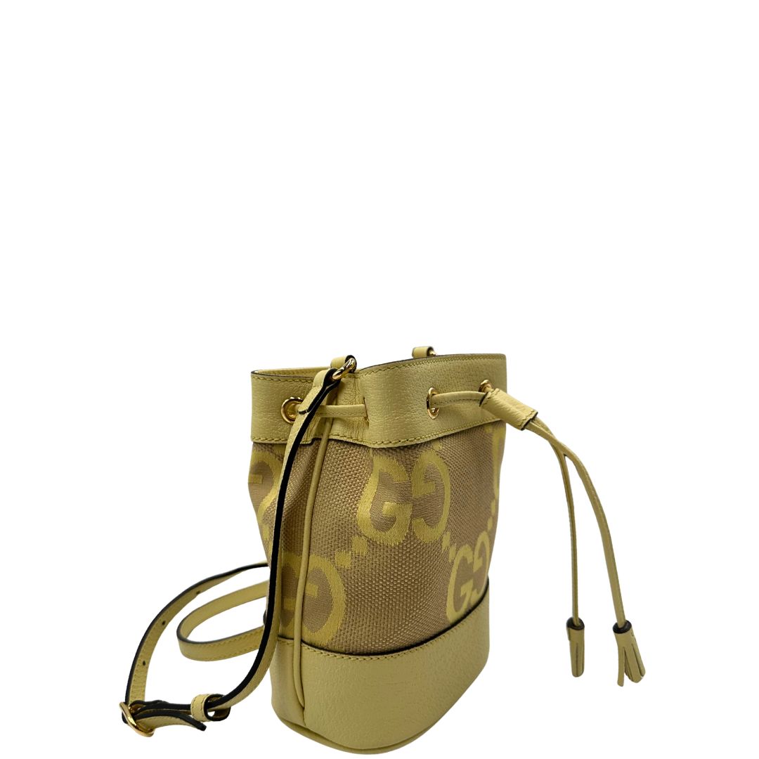lato Borsa Gucci in tessuto con monogram Jumbo, finiture in pelle color lime e parti metalliche dorate; munita di una tracolla regolabile. Completa di corredo, di lusso, originale, ottime condizioni, usata. 