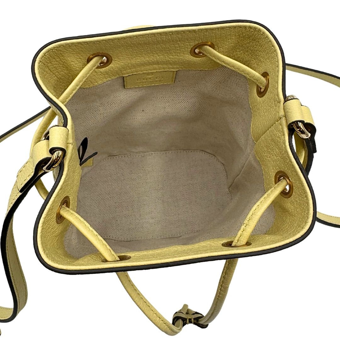 interno Borsa Gucci in tessuto con monogram Jumbo, finiture in pelle color lime e parti metalliche dorate; munita di una tracolla regolabile. Completa di corredo, di lusso, originale, ottime condizioni, usata. 