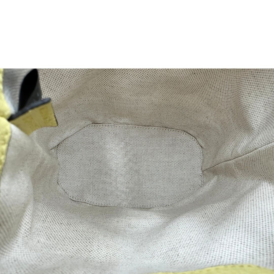 interno Borsa Gucci in tessuto con monogram Jumbo, finiture in pelle color lime e parti metalliche dorate; munita di una tracolla regolabile. Completa di corredo, di lusso, originale, ottime condizioni, usata. 