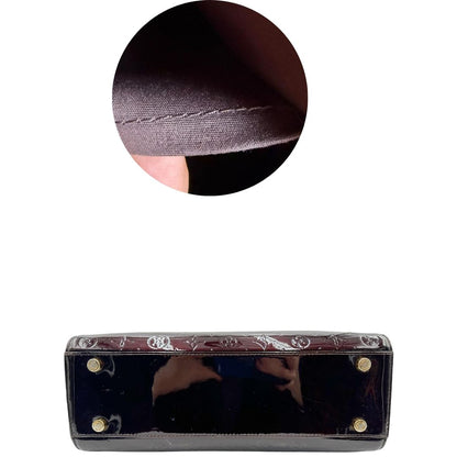 base Borsa Louis Vuitton in pelle verniciata monogram color amaranto con parti metalliche dorate, rifinita in vacchetta naturale; munita di doppi manici e un manico amovibile e regolabile. Completa di dustbag, di lusso, originale, ottime condizioni, usata. 