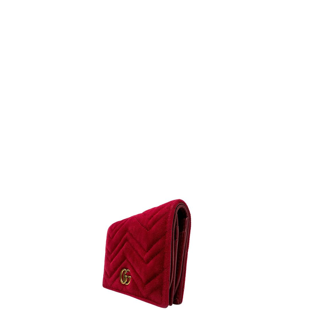 LATO Portafoglio Gucci in velluto rosso con parti metalliche dorate e doppia G sul front. Full set, di lusso, originale, ottime condizioni, usato. 