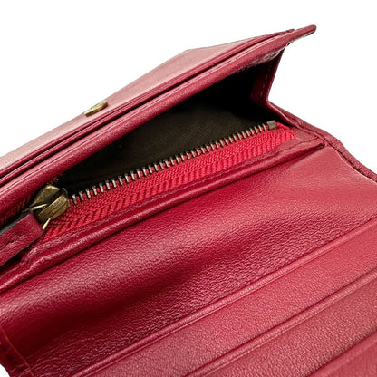 interno del Portafoglio Gucci in velluto rosso con parti metalliche dorate e doppia G sul front. Full set, di lusso, originale, ottime condizioni, usato.  