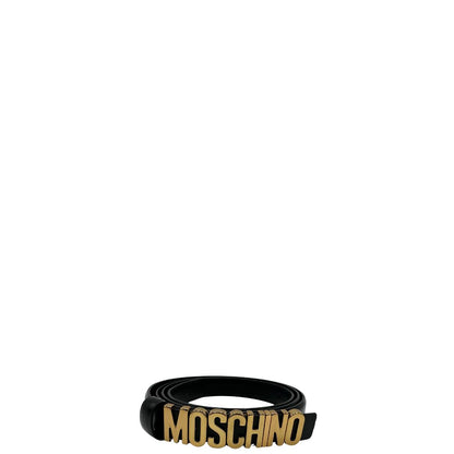Cintura Moschino in pelle nera con logo metallico dorato sul front. Munita di sacchetto antipolvere, di lusso, originale, ottime condizioni, usata. 