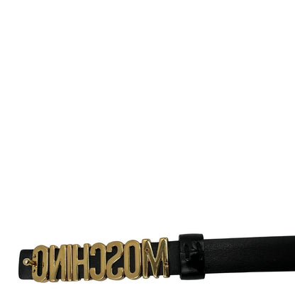 Cintura Moschino in pelle nera con logo metallico dorato sul front. Munita di sacchetto antipolvere, di lusso, originale, ottime condizioni, usata.