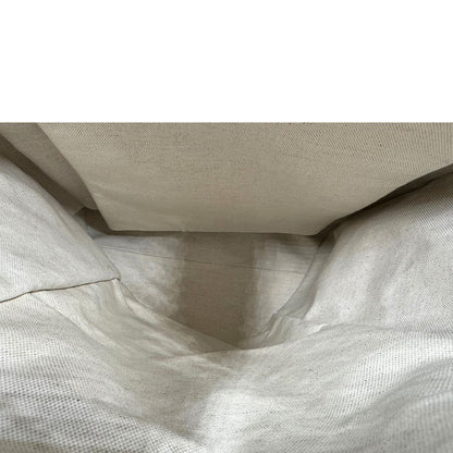 Interno di uno zaino Gucci in canvas pelle blu notte, con parti metalliche argentate. Iconica striscia Web in verde/rosso sul front, con cinghie regolabili e tasche laterali. Completo di dustbag.